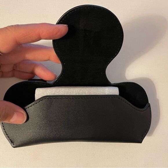 Tesla Logo Sunglass Holder for Car in Black Leather NWT - Picture 4 of 7